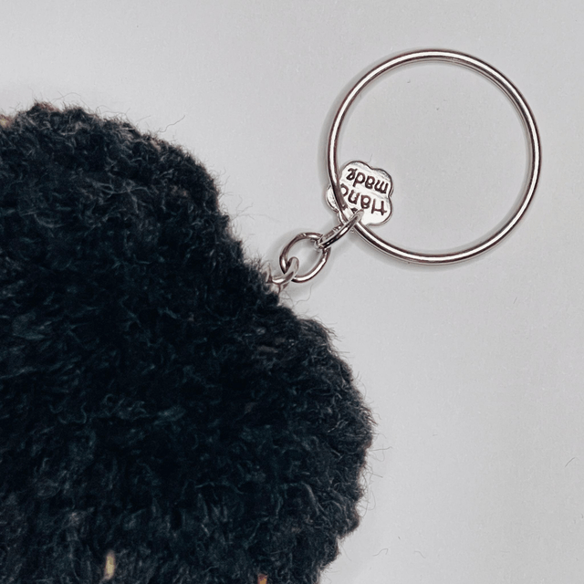 Dusty Black - Porte-clé pompon coeur - L