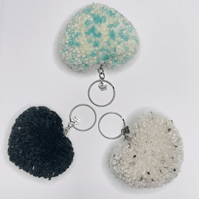 Dusty Black - Porte-clé pompon coeur - L
