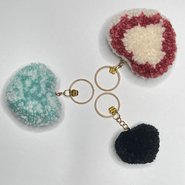 Majesté Givrée - Porte-clé pompon coeur - M